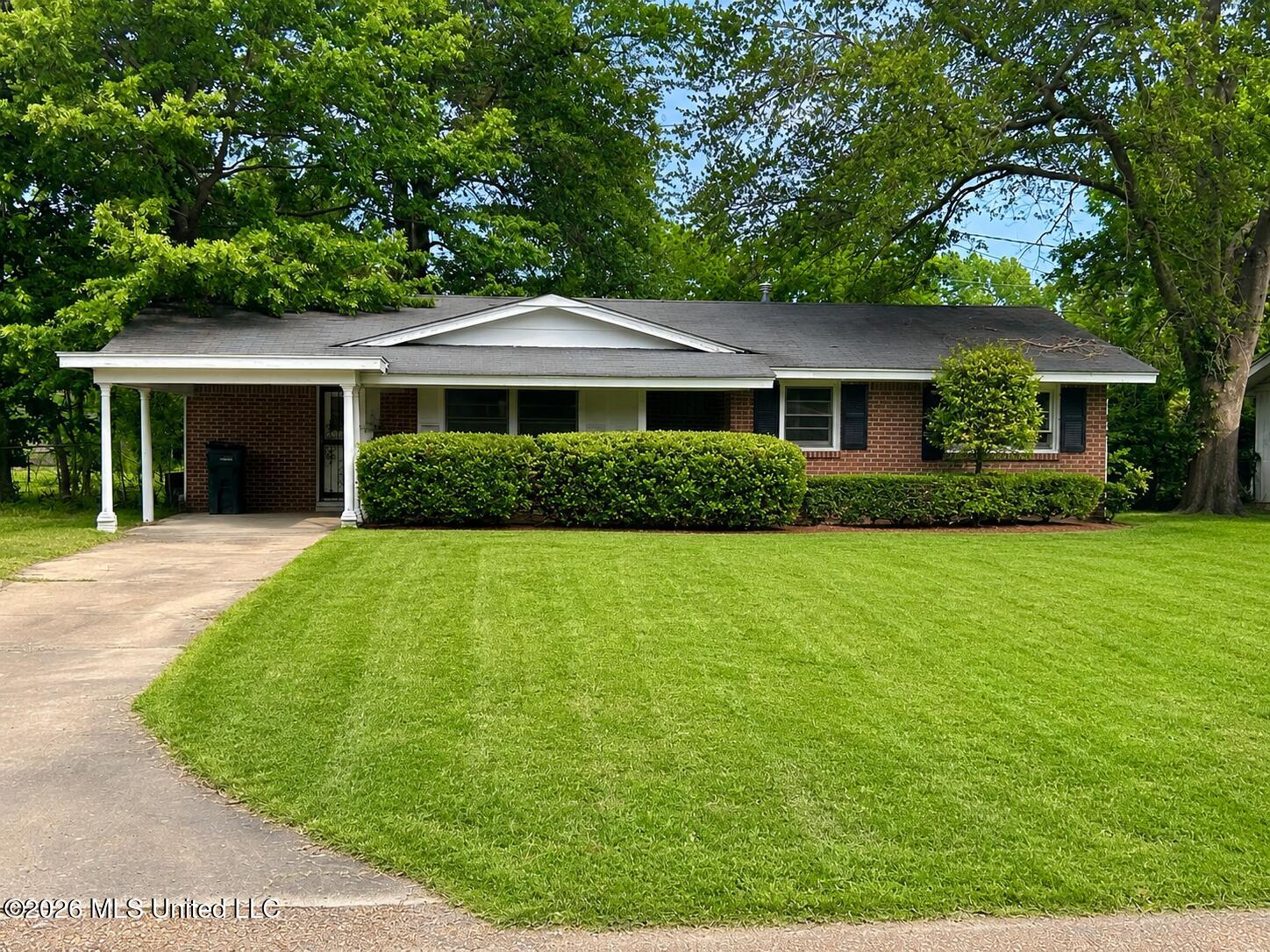 1106 W President Avenue