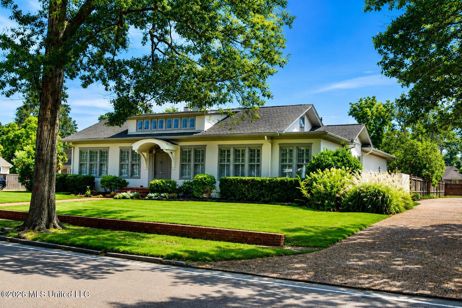 318 Grand Boulevard