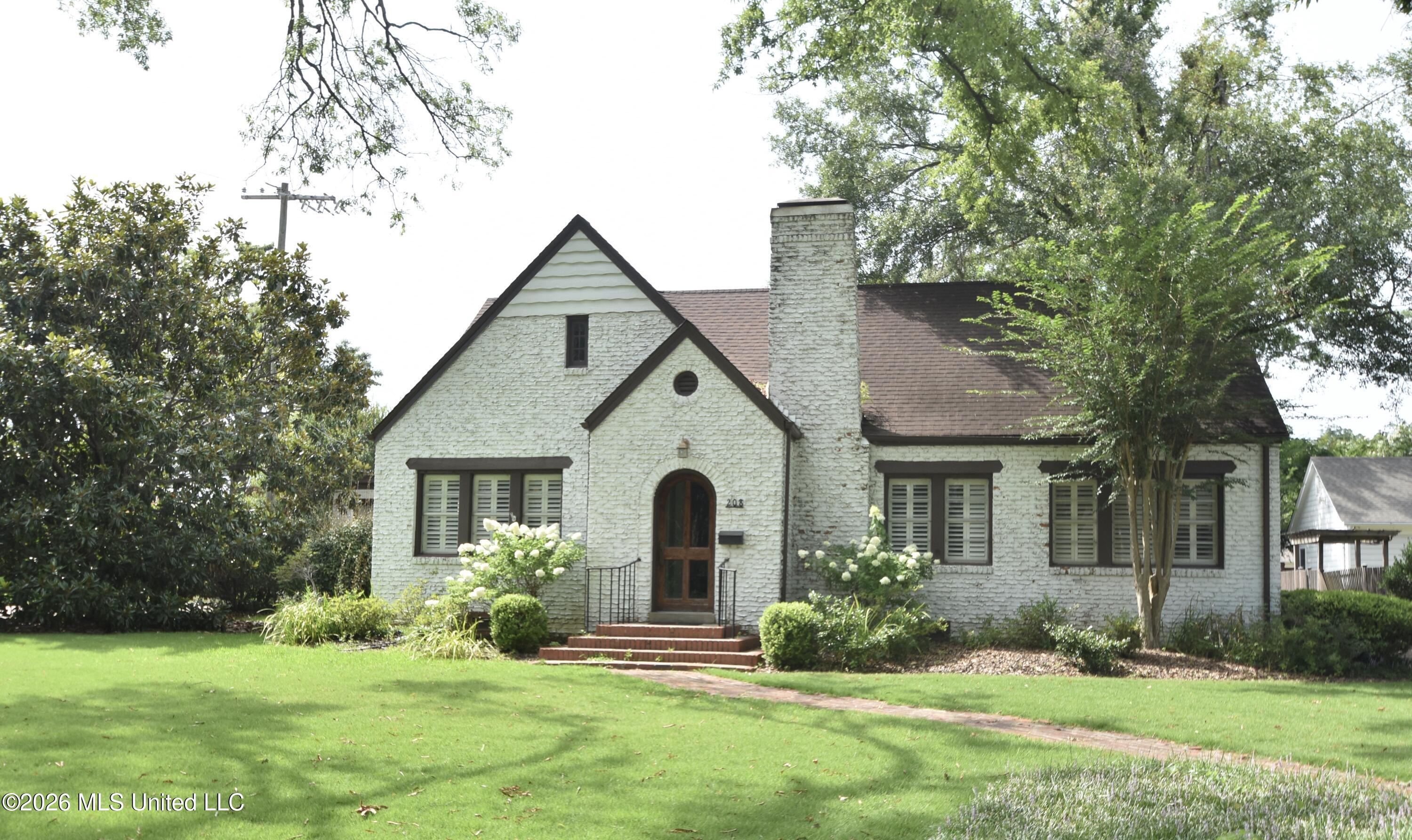 208 W Harding Avenue