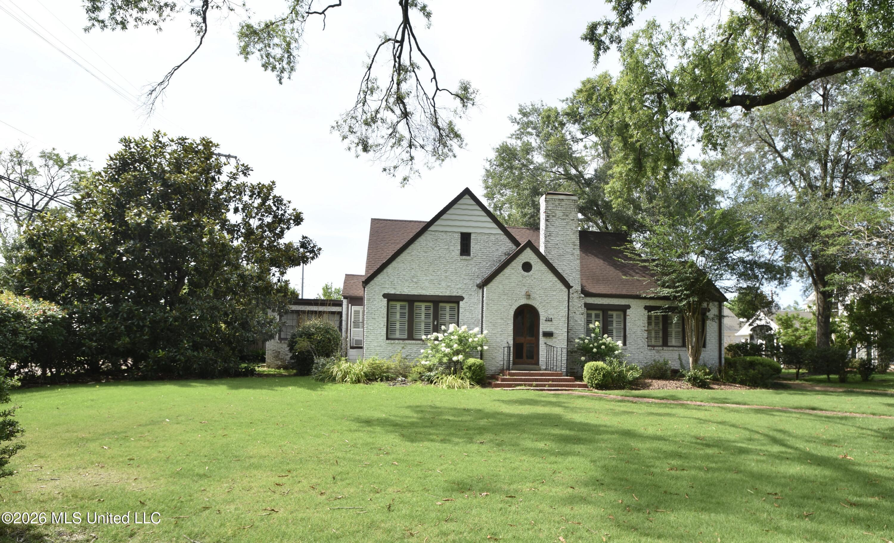 208 W Harding Avenue