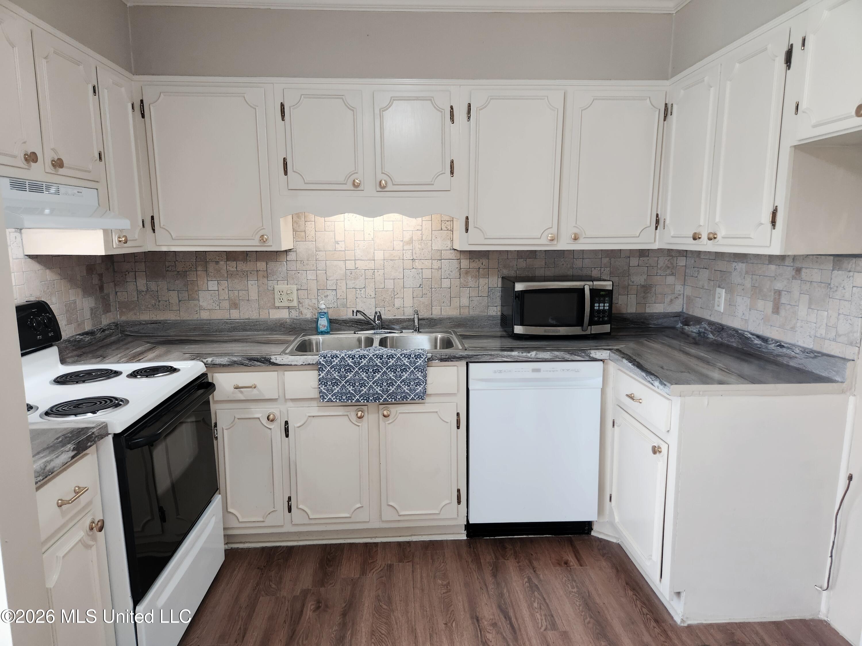 5025 Wayneland Drive, M1