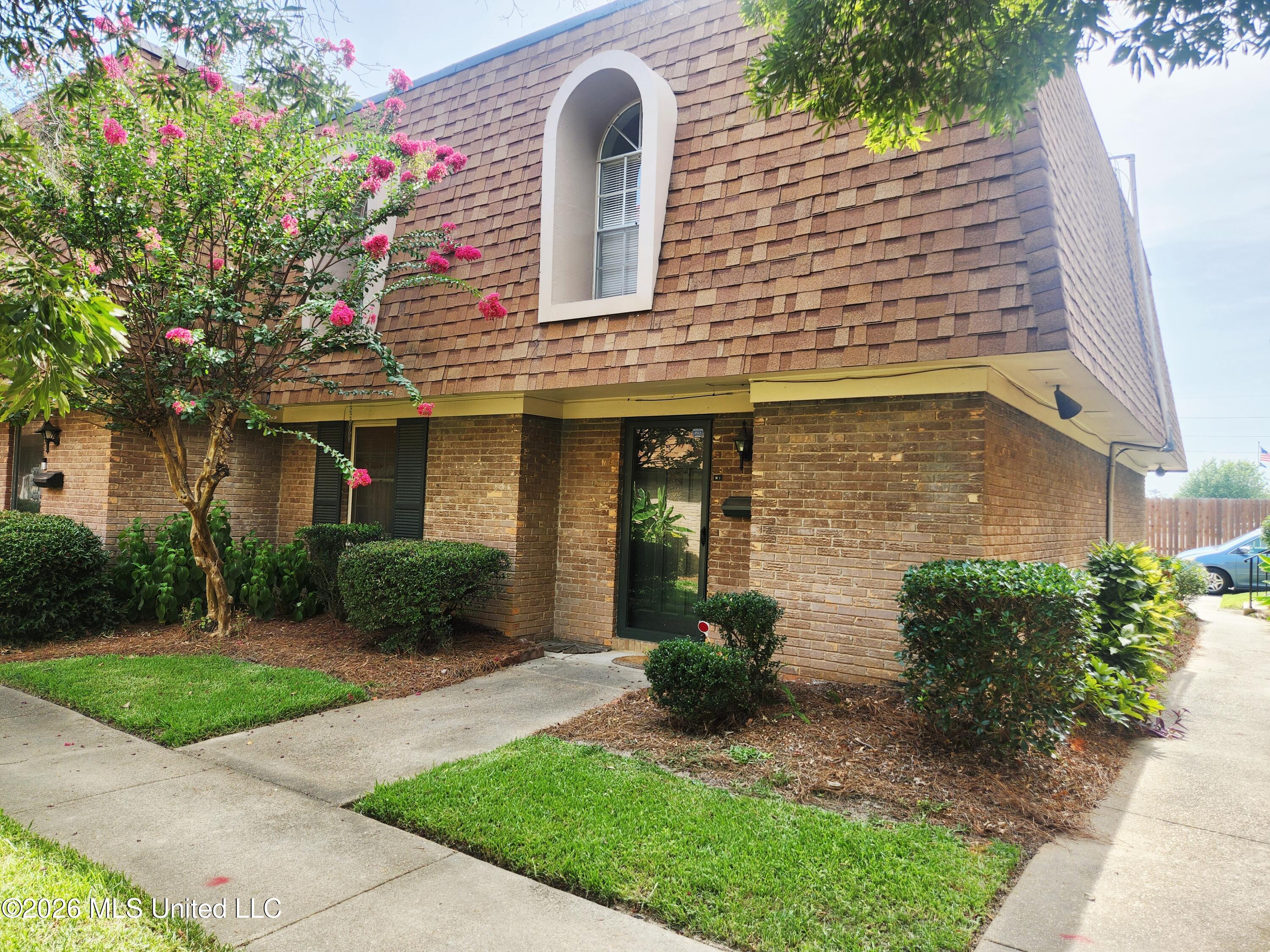 5155 Wayneland Drive, M1