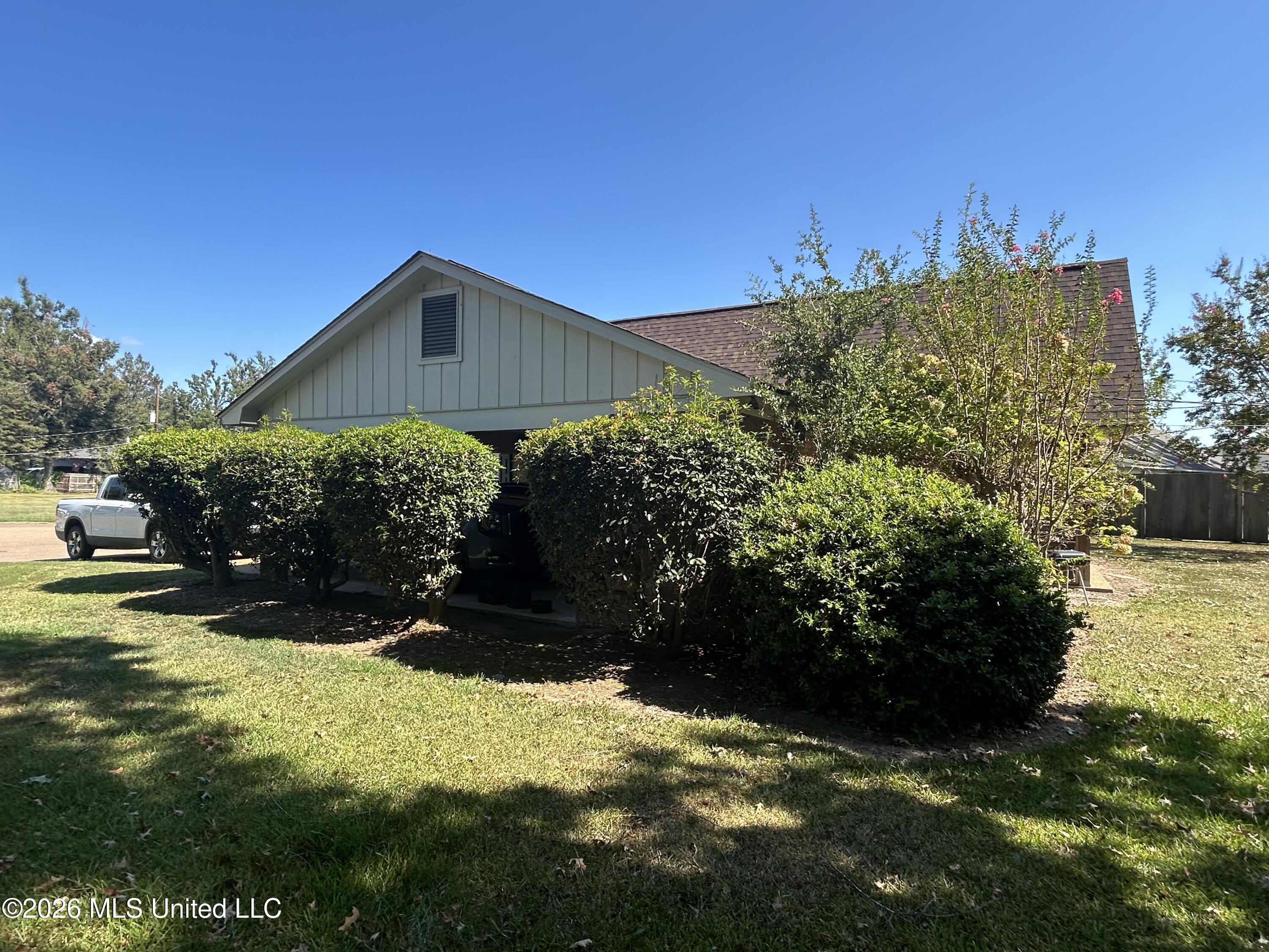 1213 Peggy Lane
