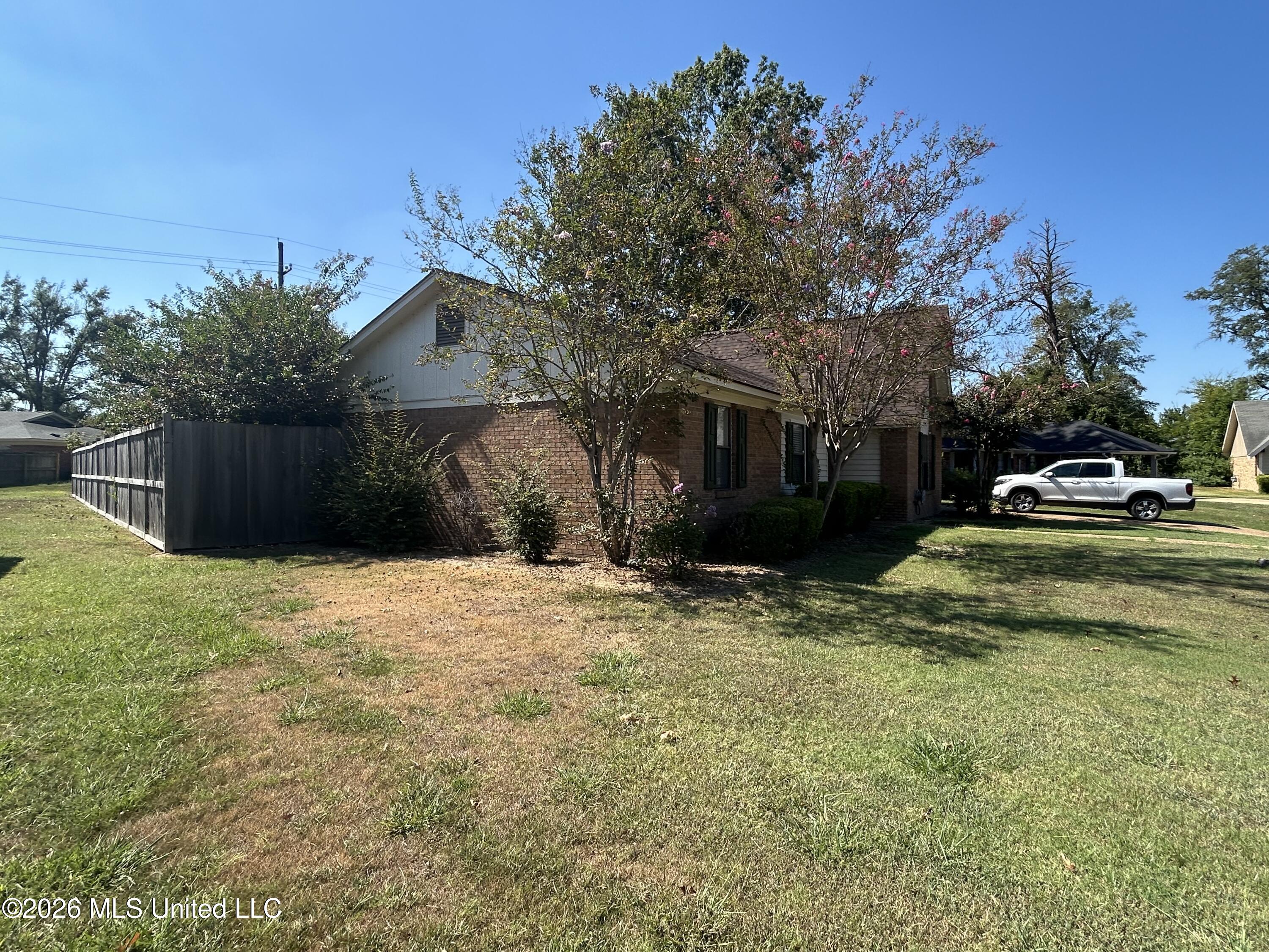 1213 Peggy Lane