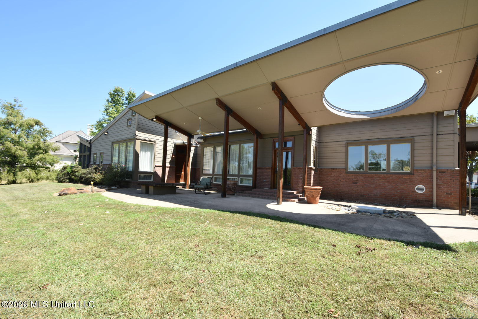 1001 Robert E Lee Drive