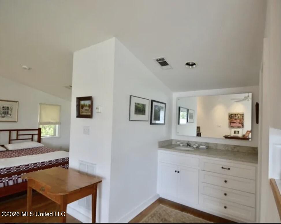 1001 Robert E Lee Drive