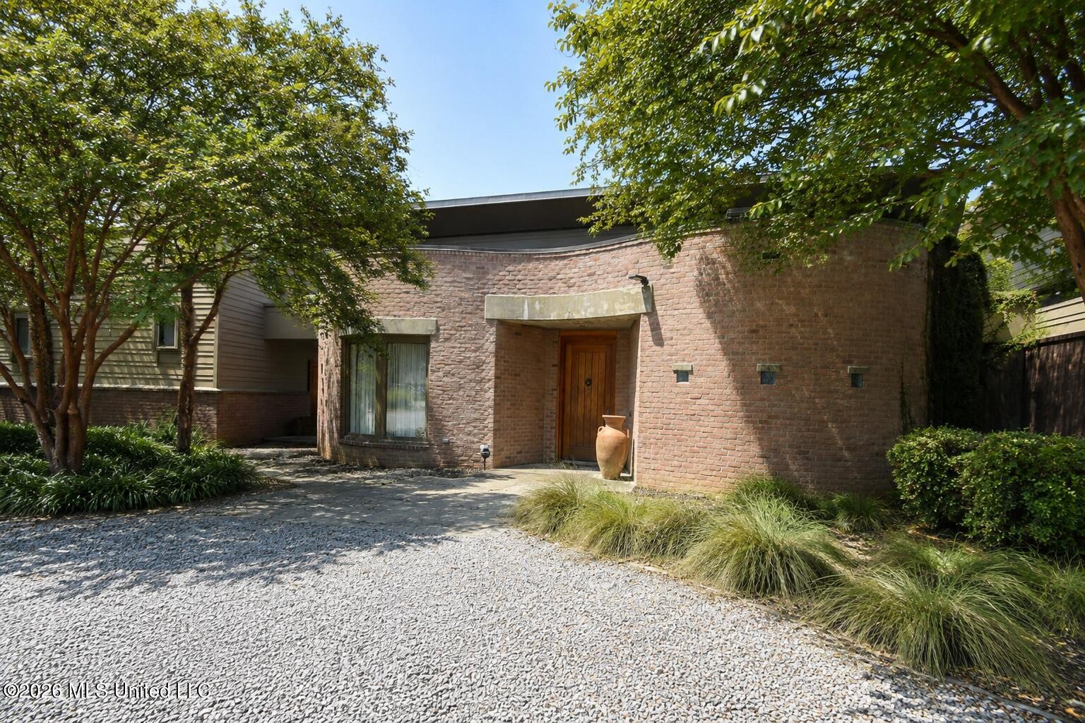 1001 Robert E Lee Drive