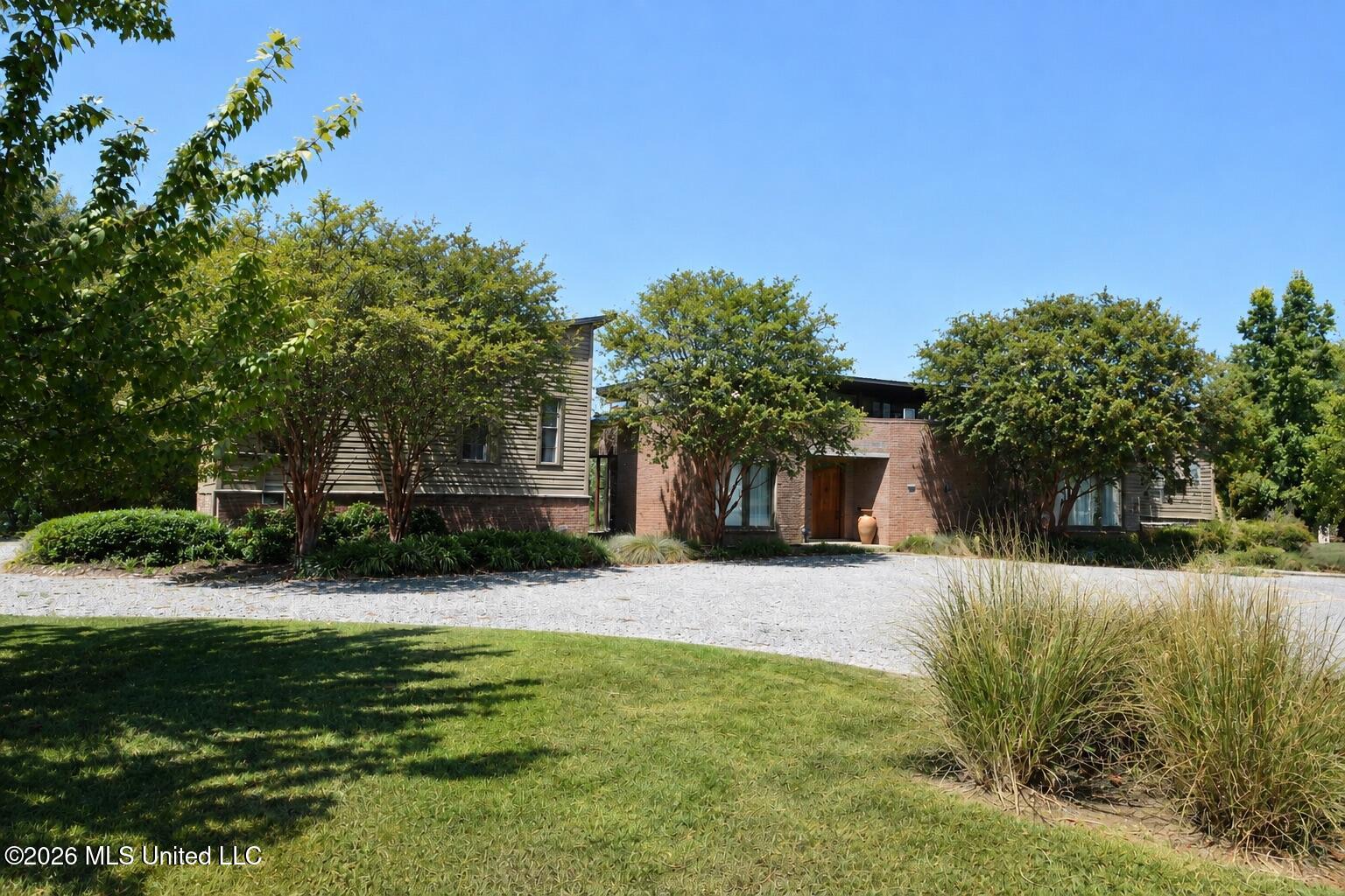 1001 Robert E Lee Drive