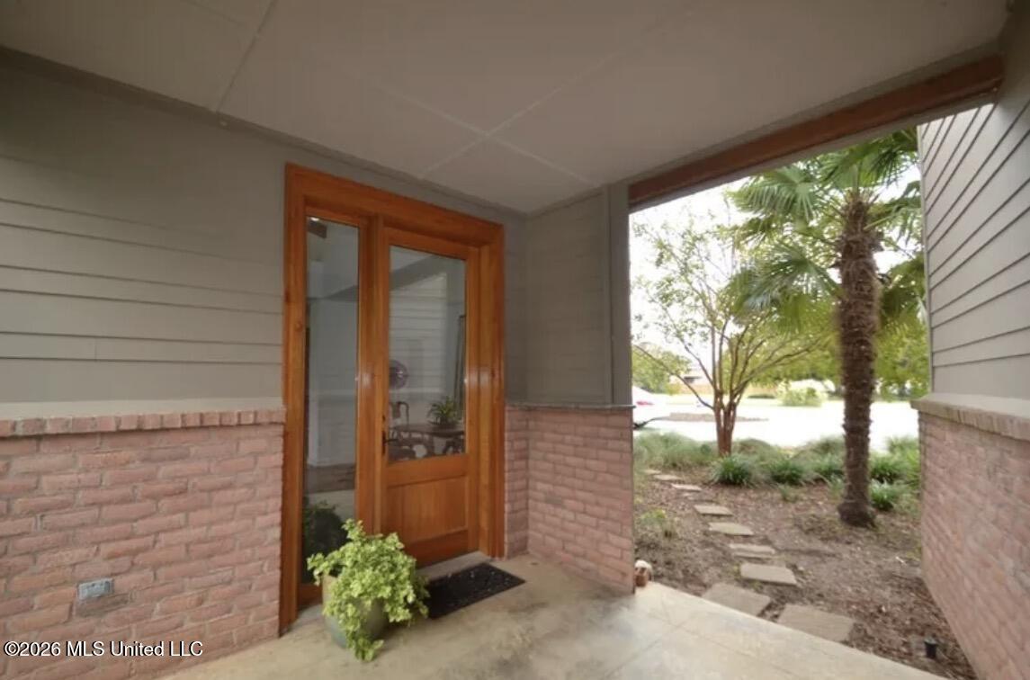 1001 Robert E Lee Drive