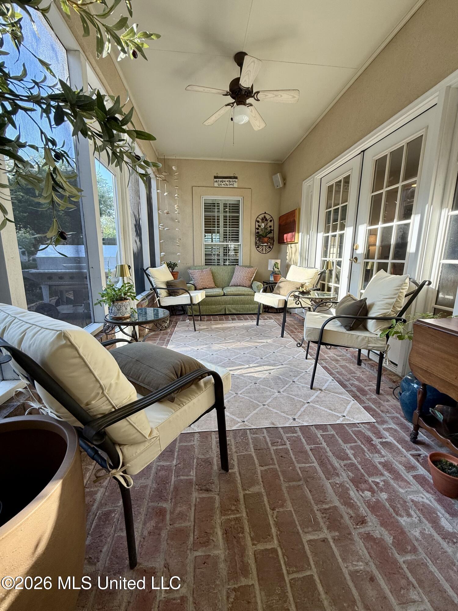 1006 River Birch Cove
