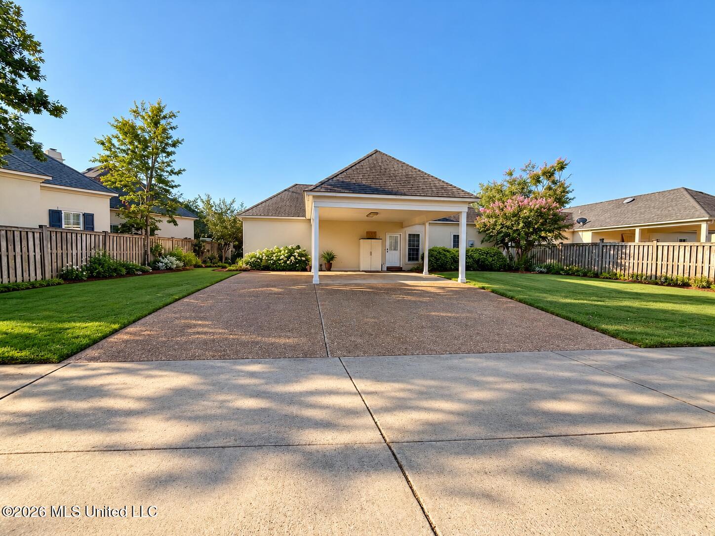 1006 River Birch Cove