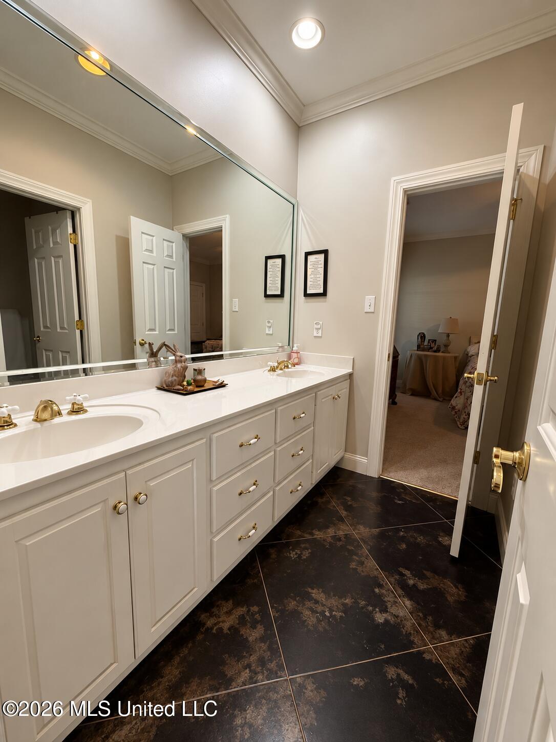 1006 River Birch Cove