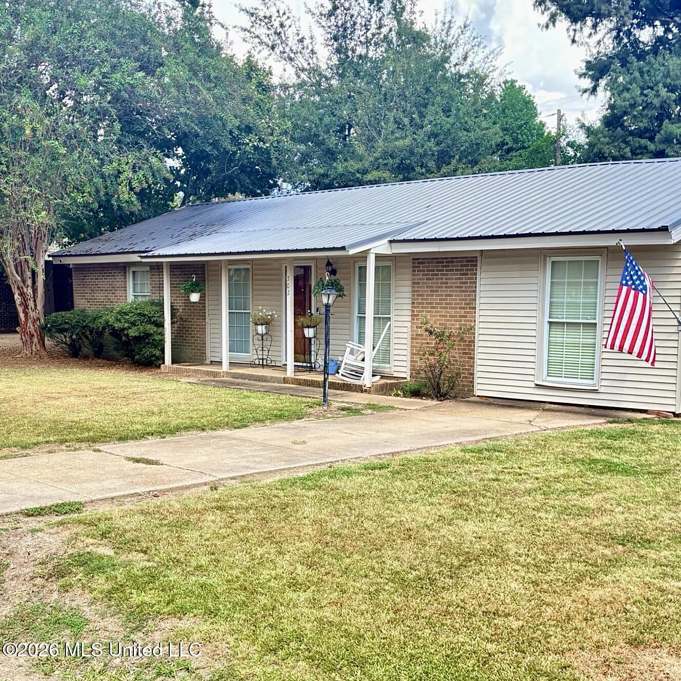 502 Kelli Avenue