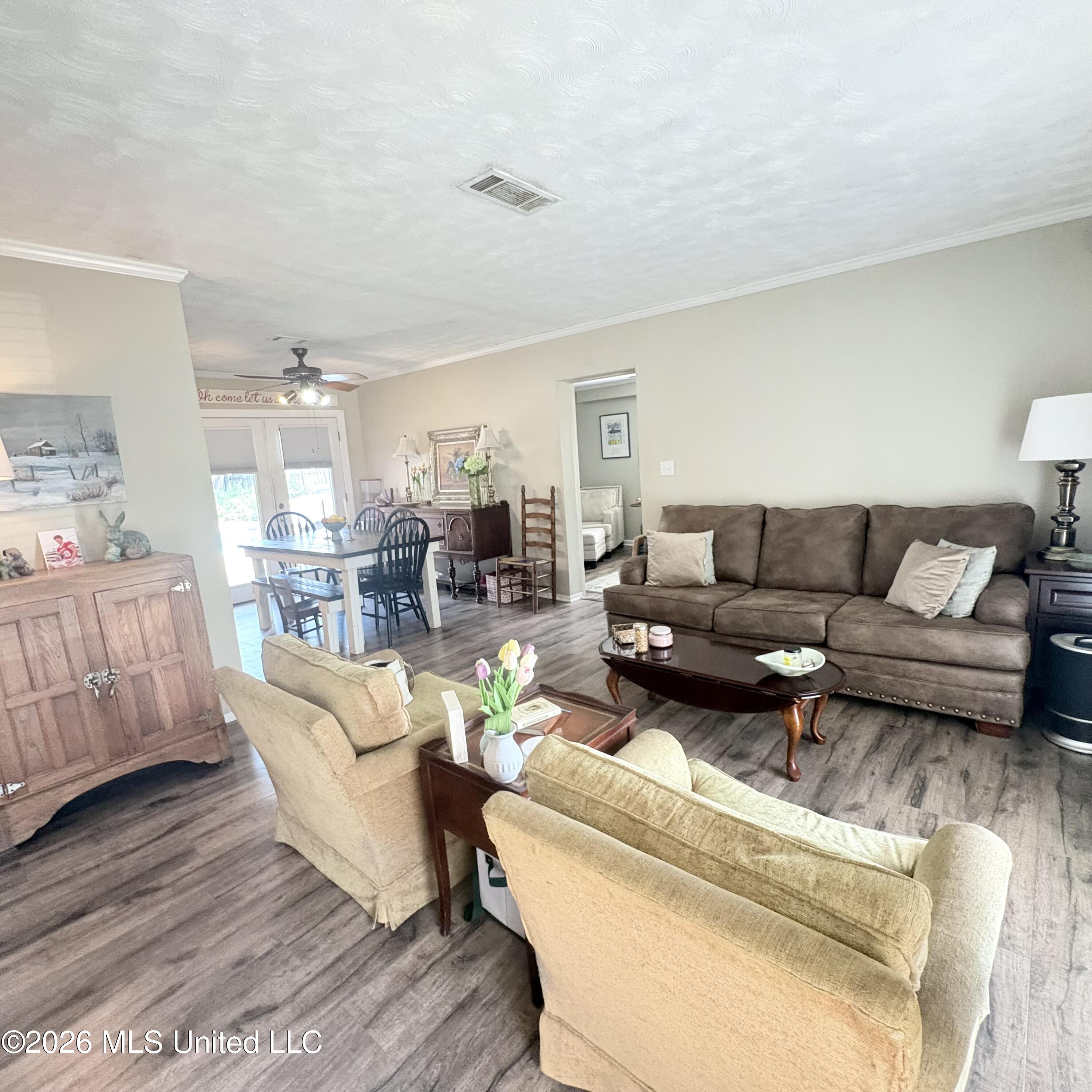 502 Kelli Avenue