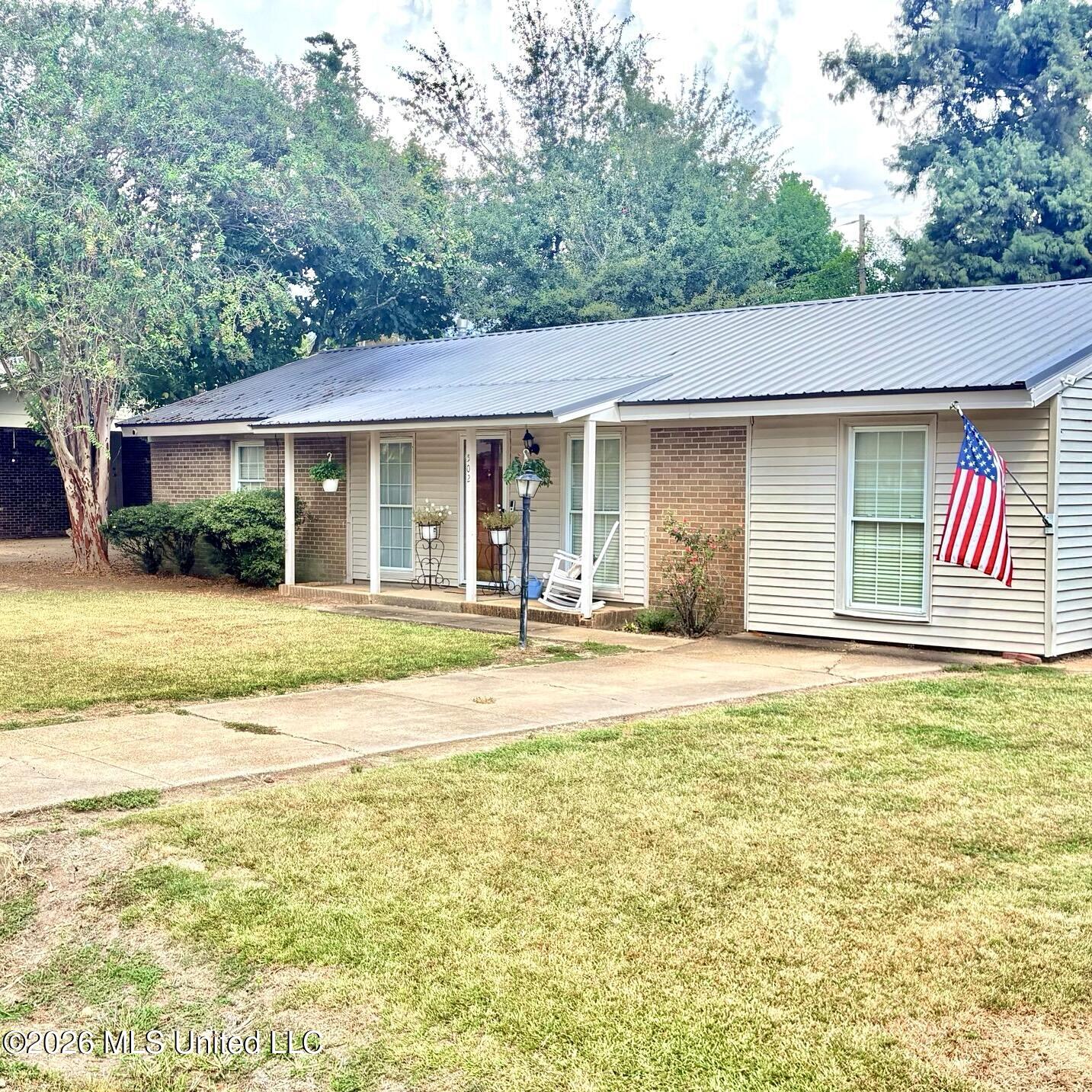 502 Kelli Avenue