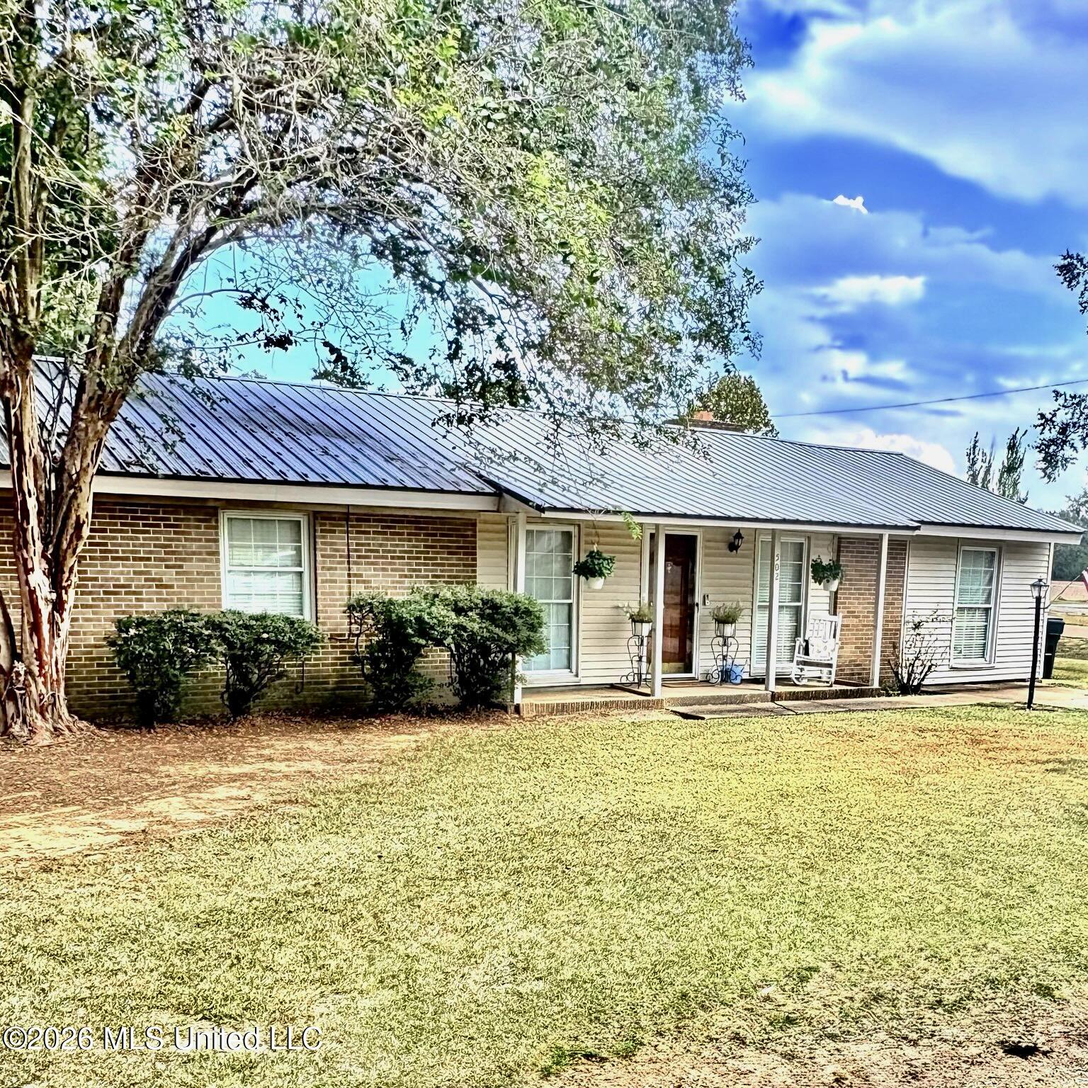 502 Kelli Avenue