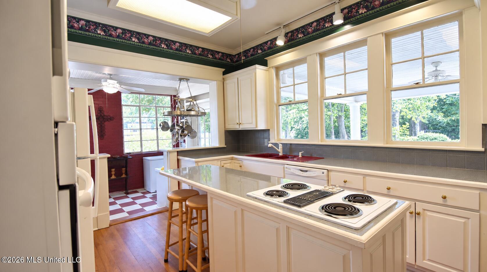 1211 River Road