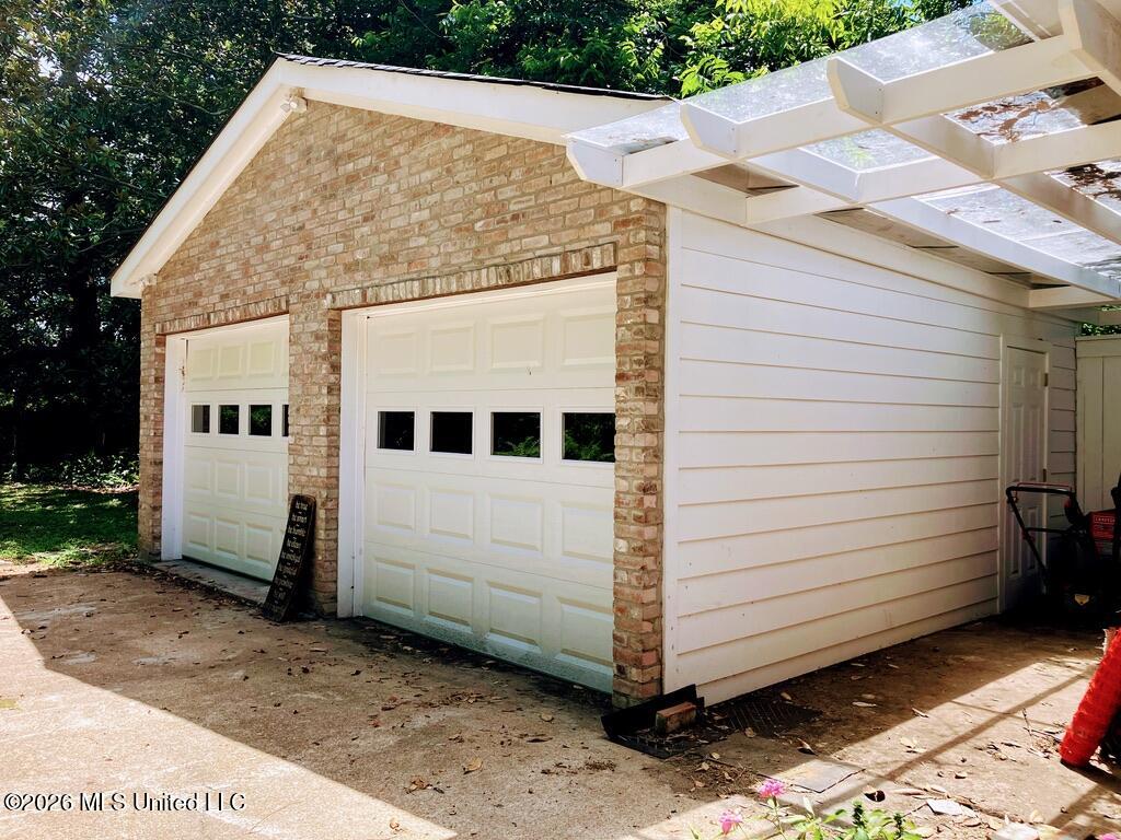 1211 River Road