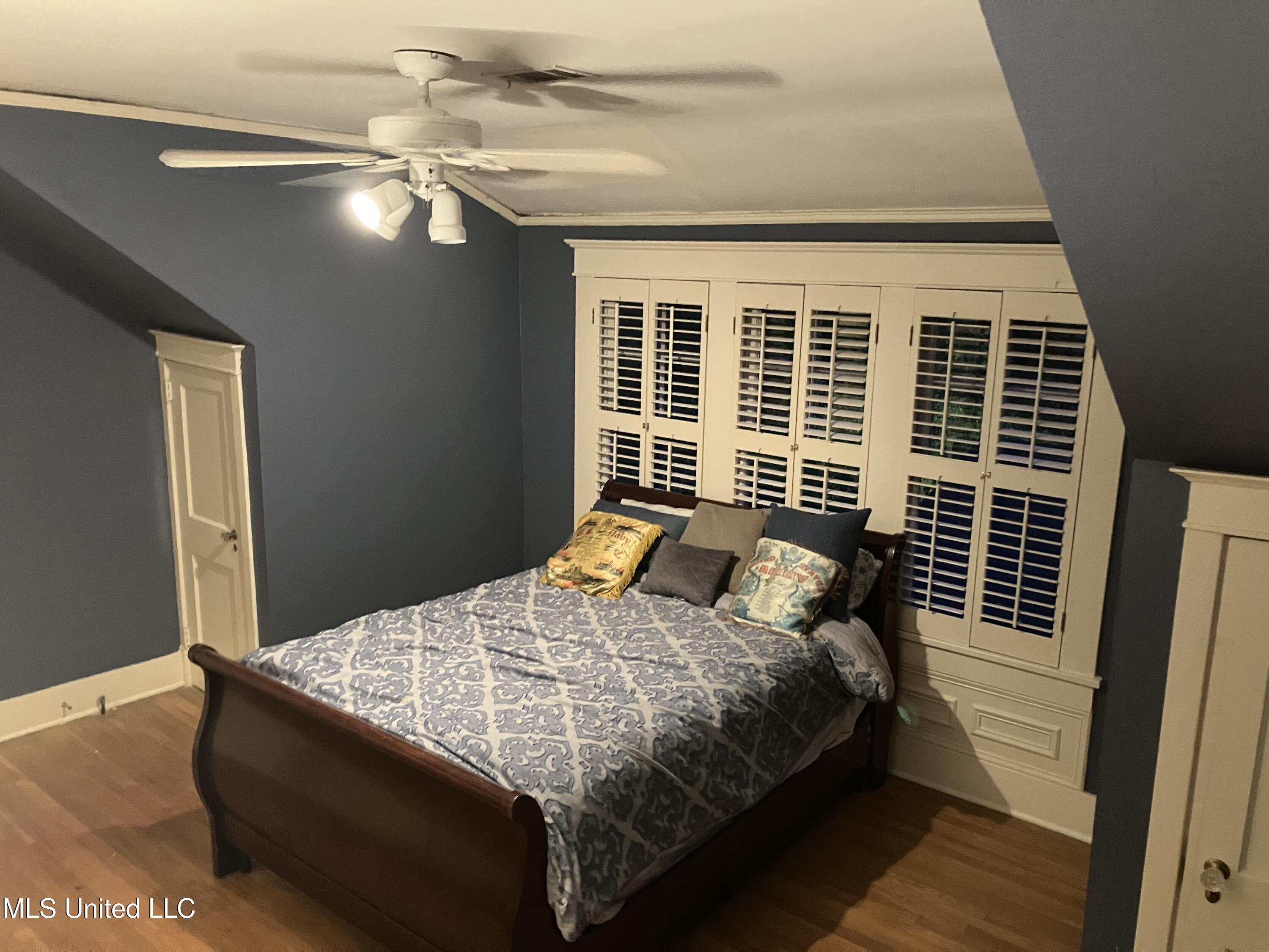 1211 River Road