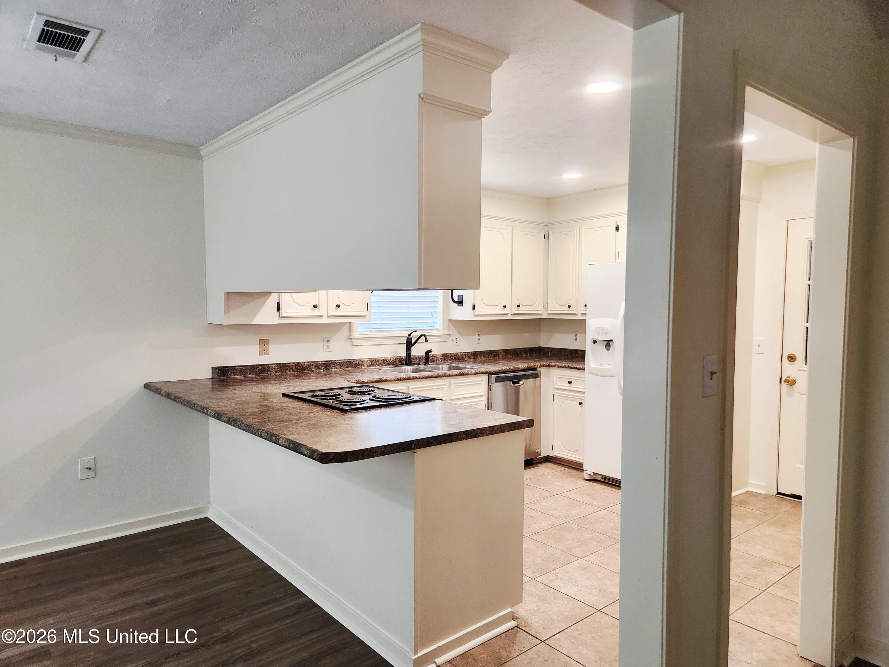 635 Live Oak Drive