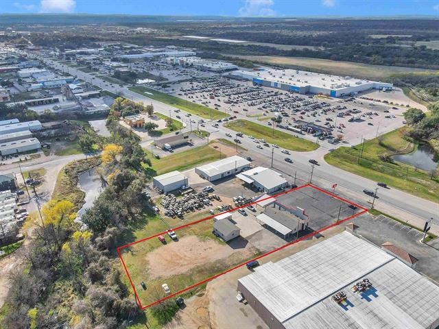 2807 N US Highway 281