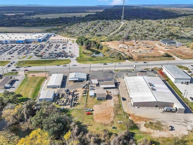 2807 N US Highway 281