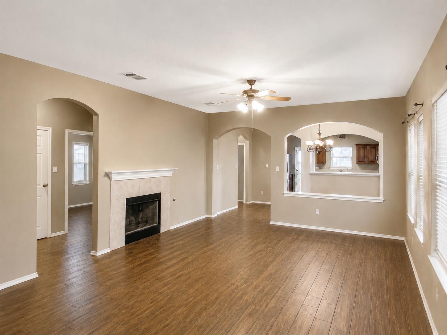 305 Dark Horse LN