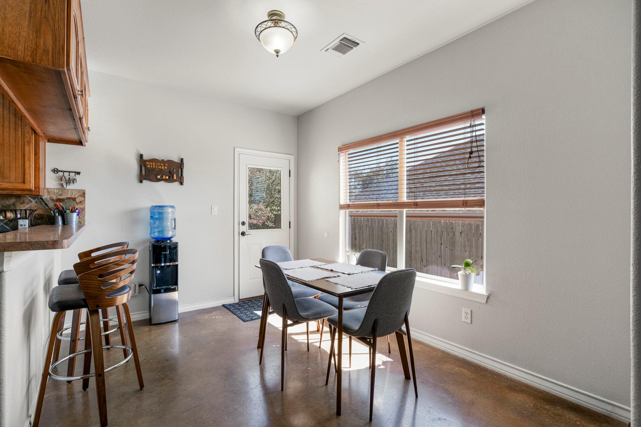 10233 Twin Lake LOOP