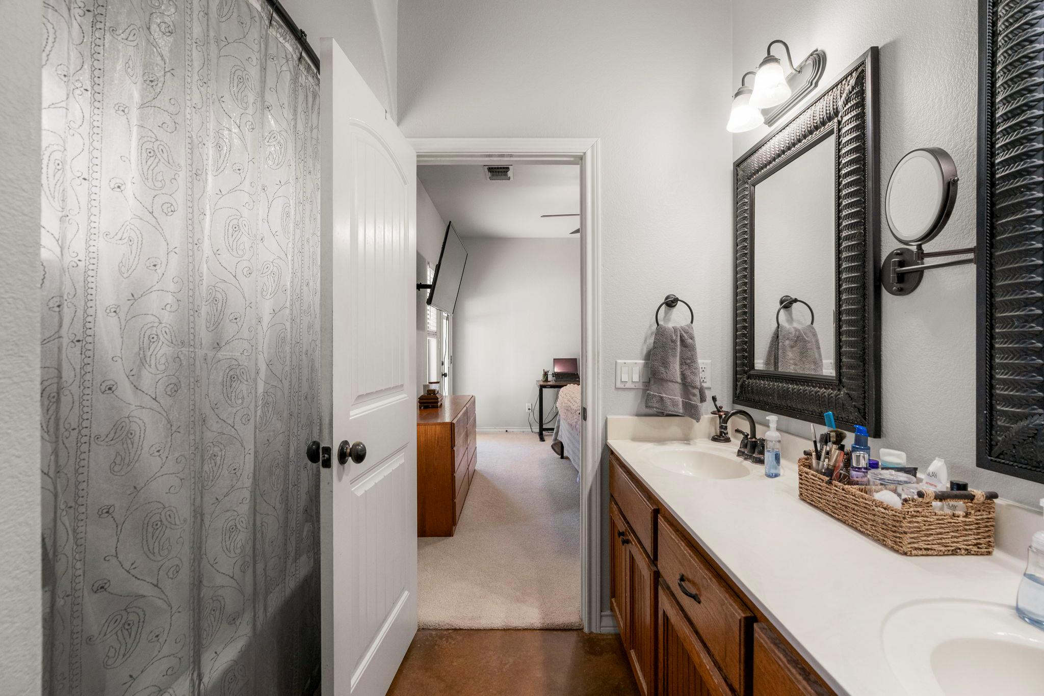 10233 Twin Lake LOOP