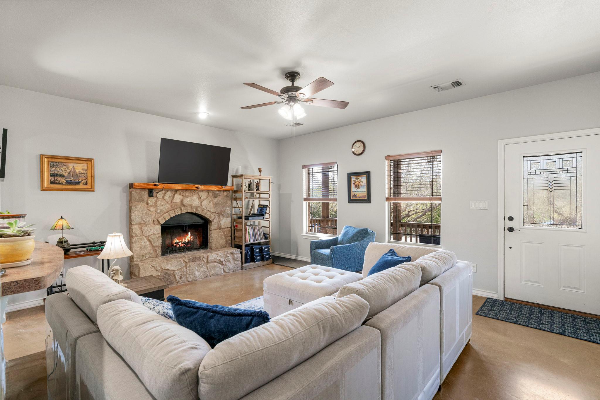 10233 Twin Lake LOOP