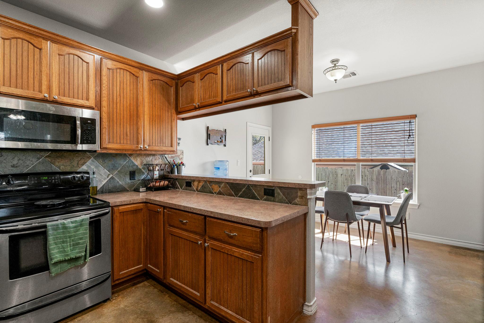 10233 Twin Lake LOOP