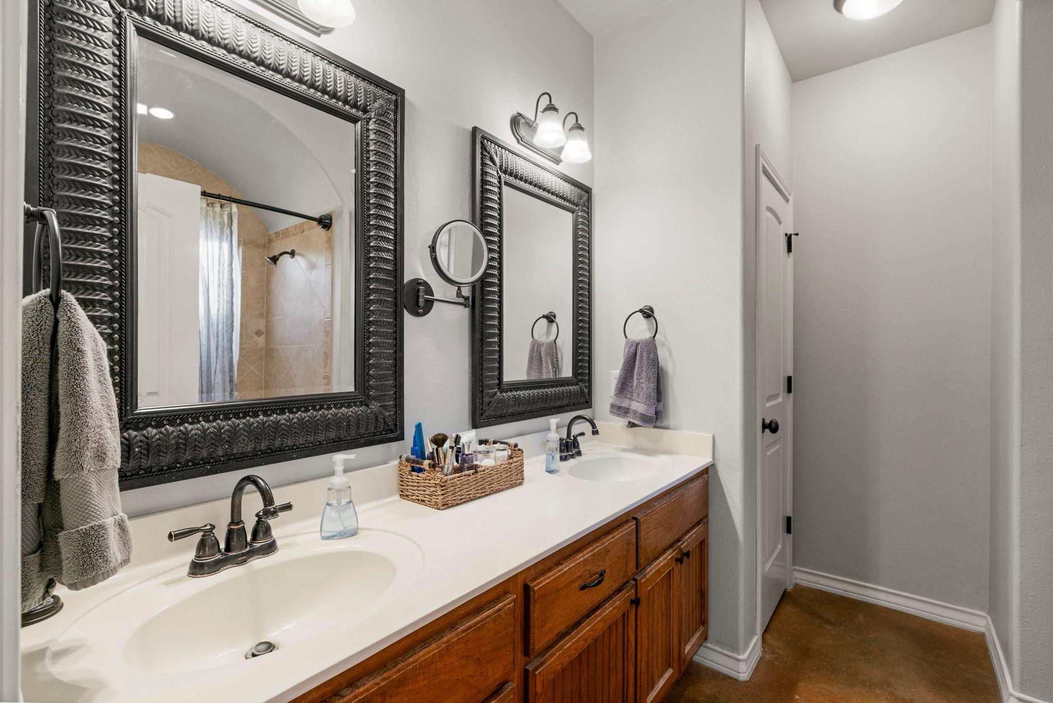 10233 Twin Lake LOOP