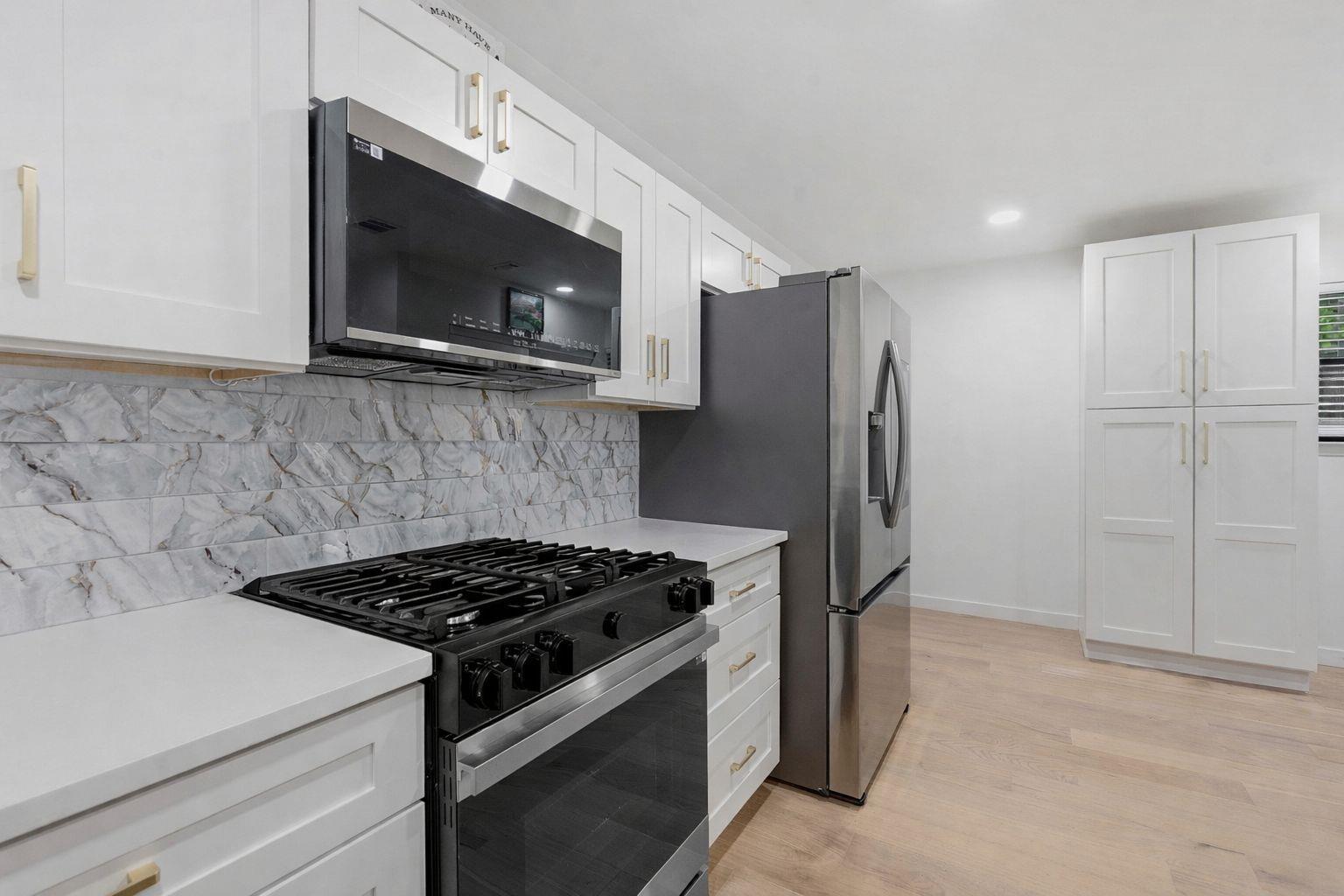 7803 Manassas DR