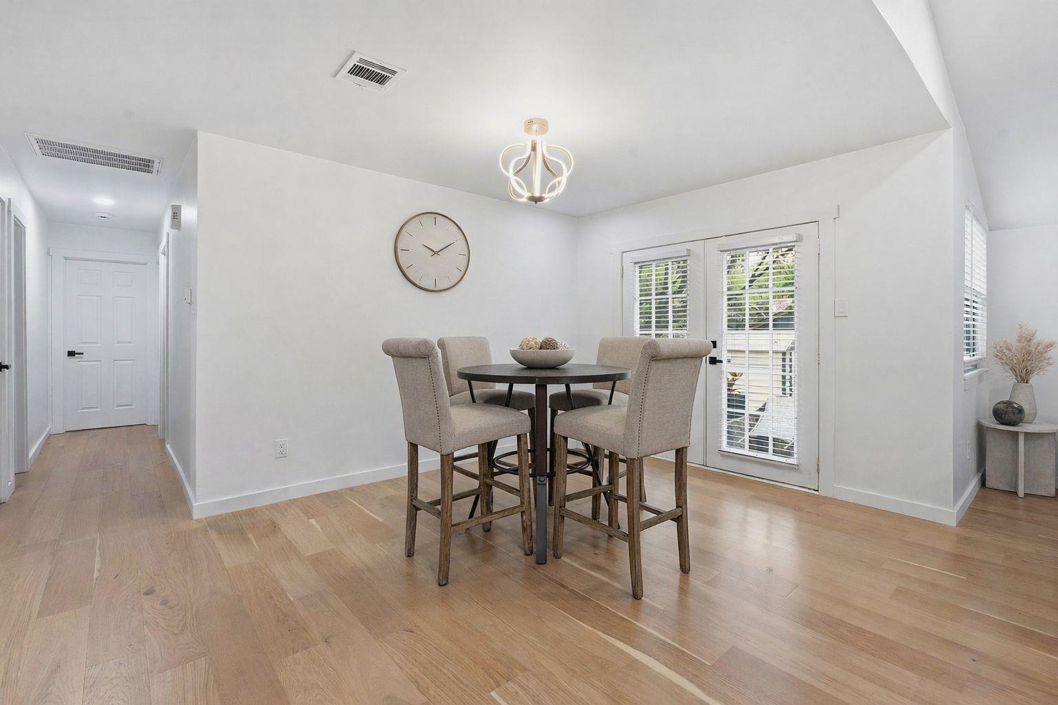 7803 Manassas DR