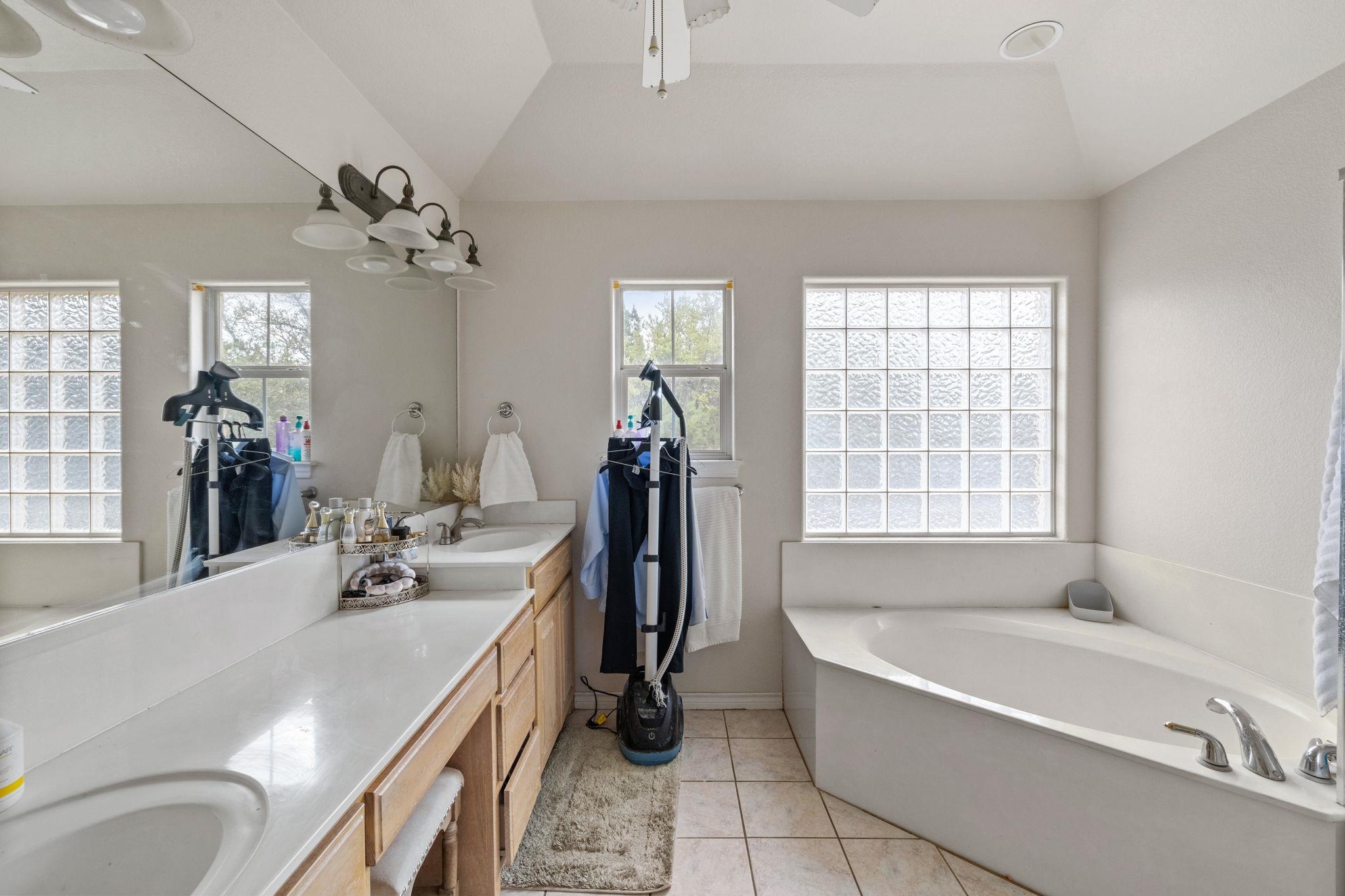 10045 W Cave LOOP
