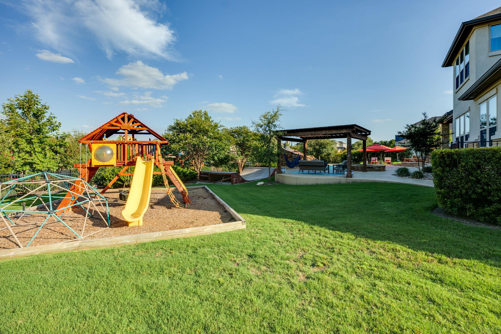 2800 Crystal Falls PKWY