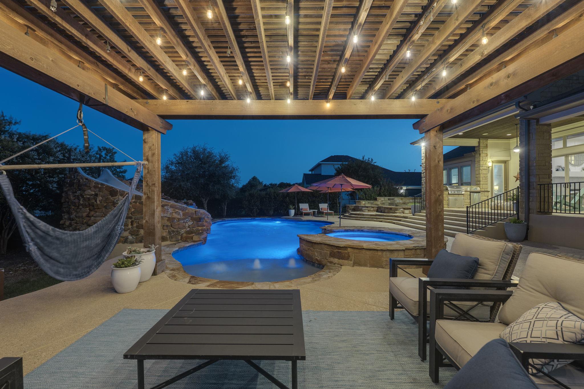 2800 Crystal Falls PKWY