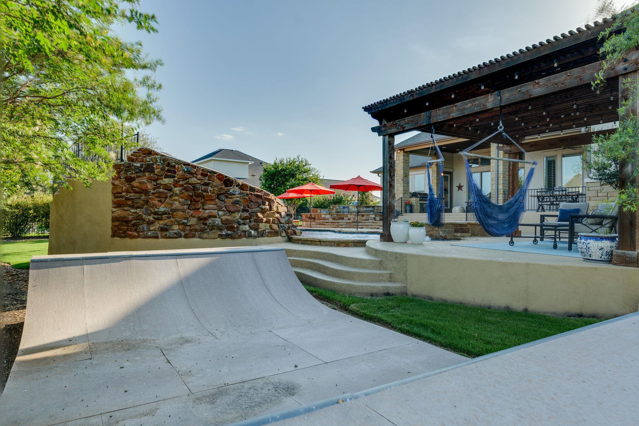 2800 Crystal Falls PKWY