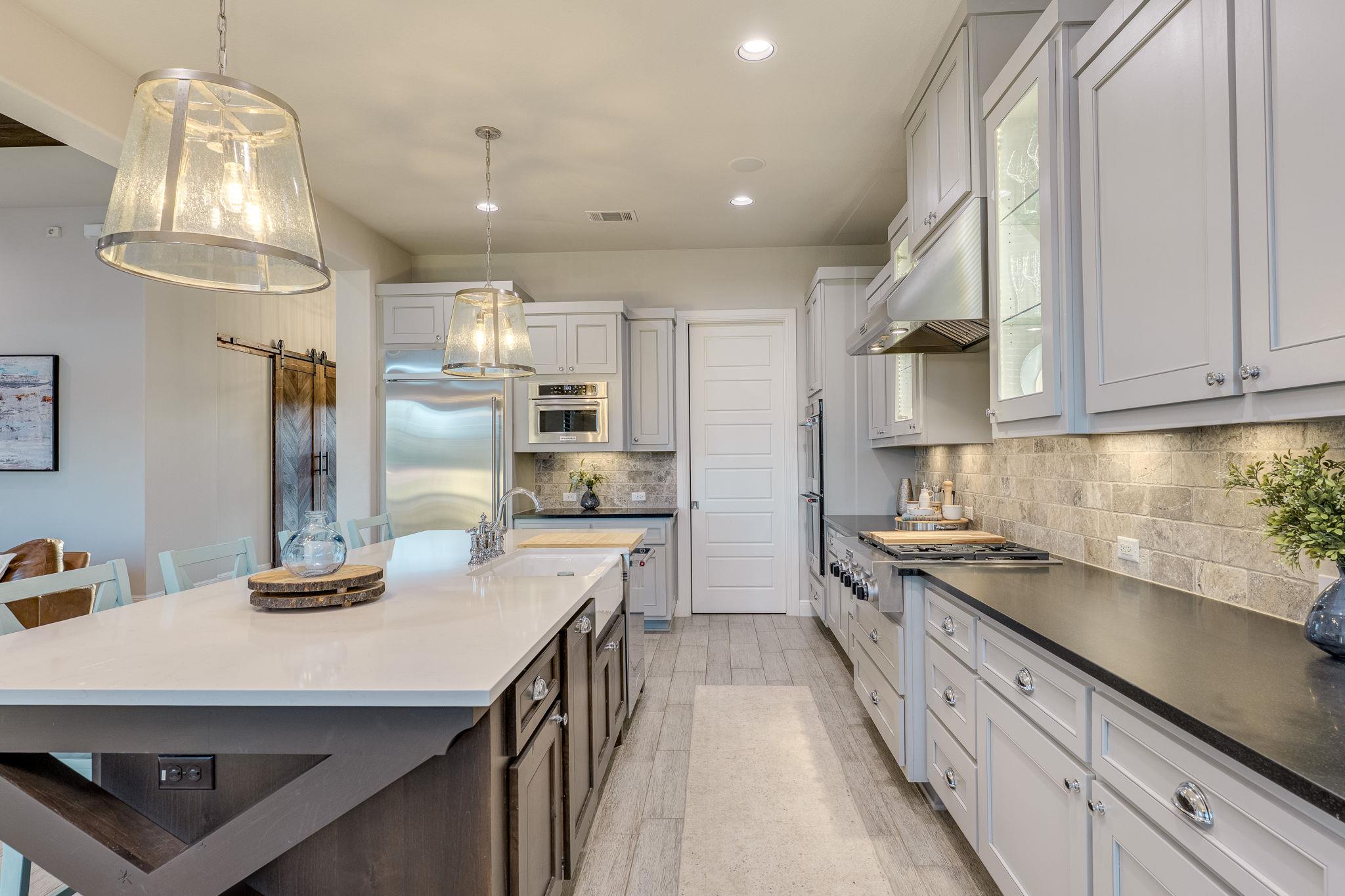 2800 Crystal Falls PKWY