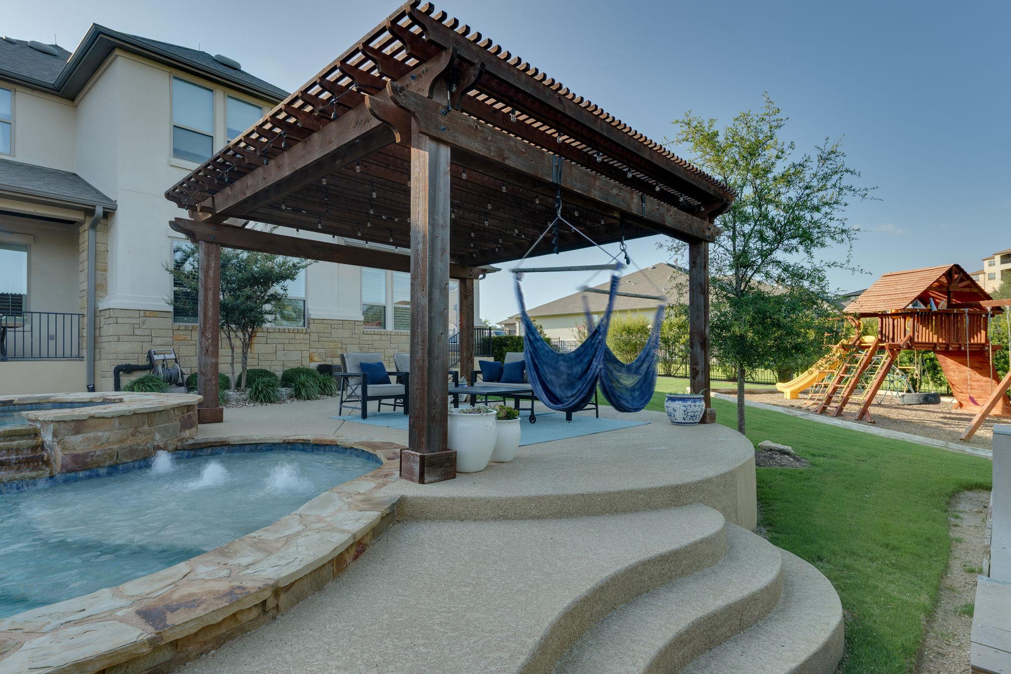 2800 Crystal Falls PKWY