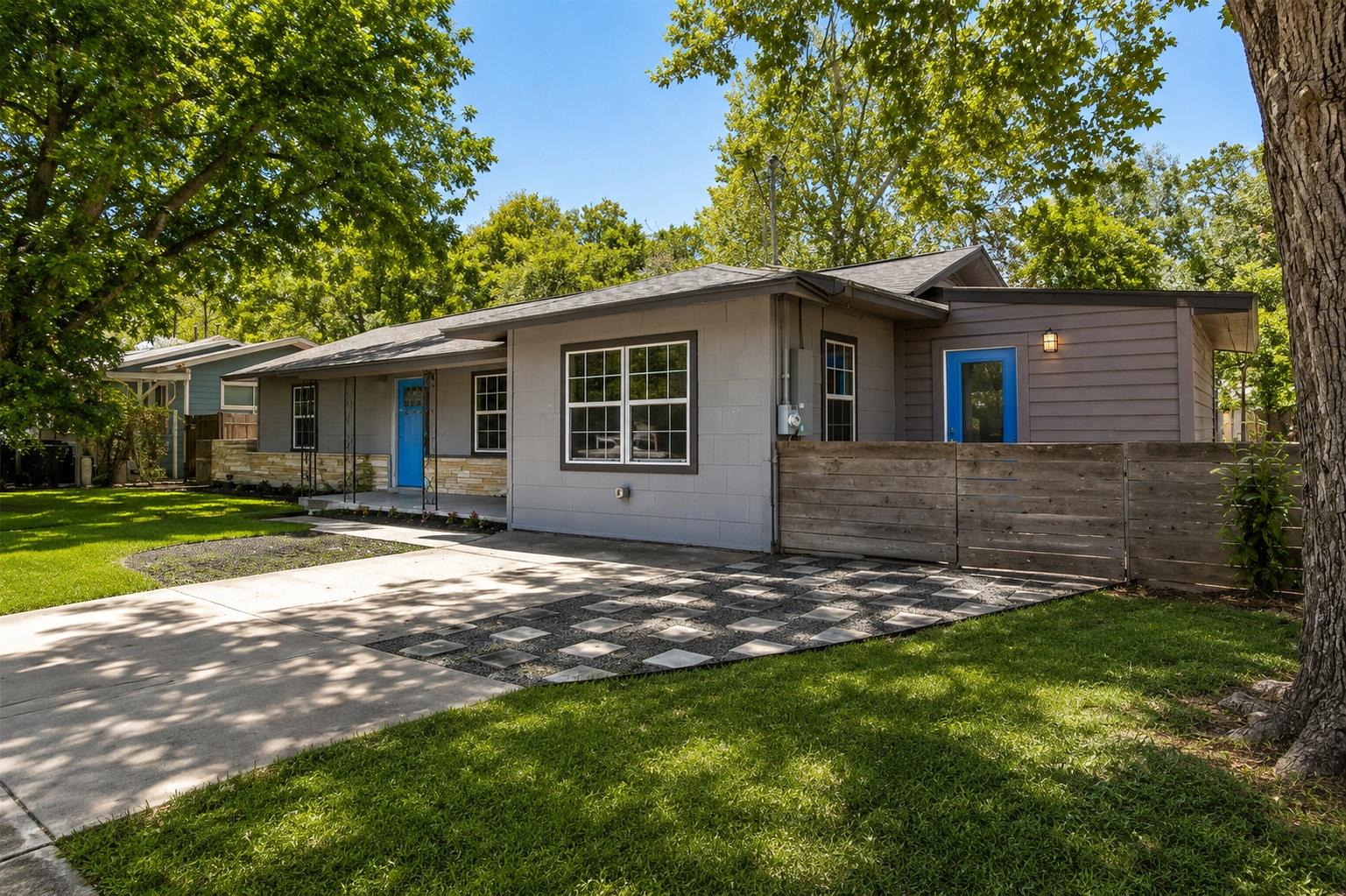 2105 Fortview RD