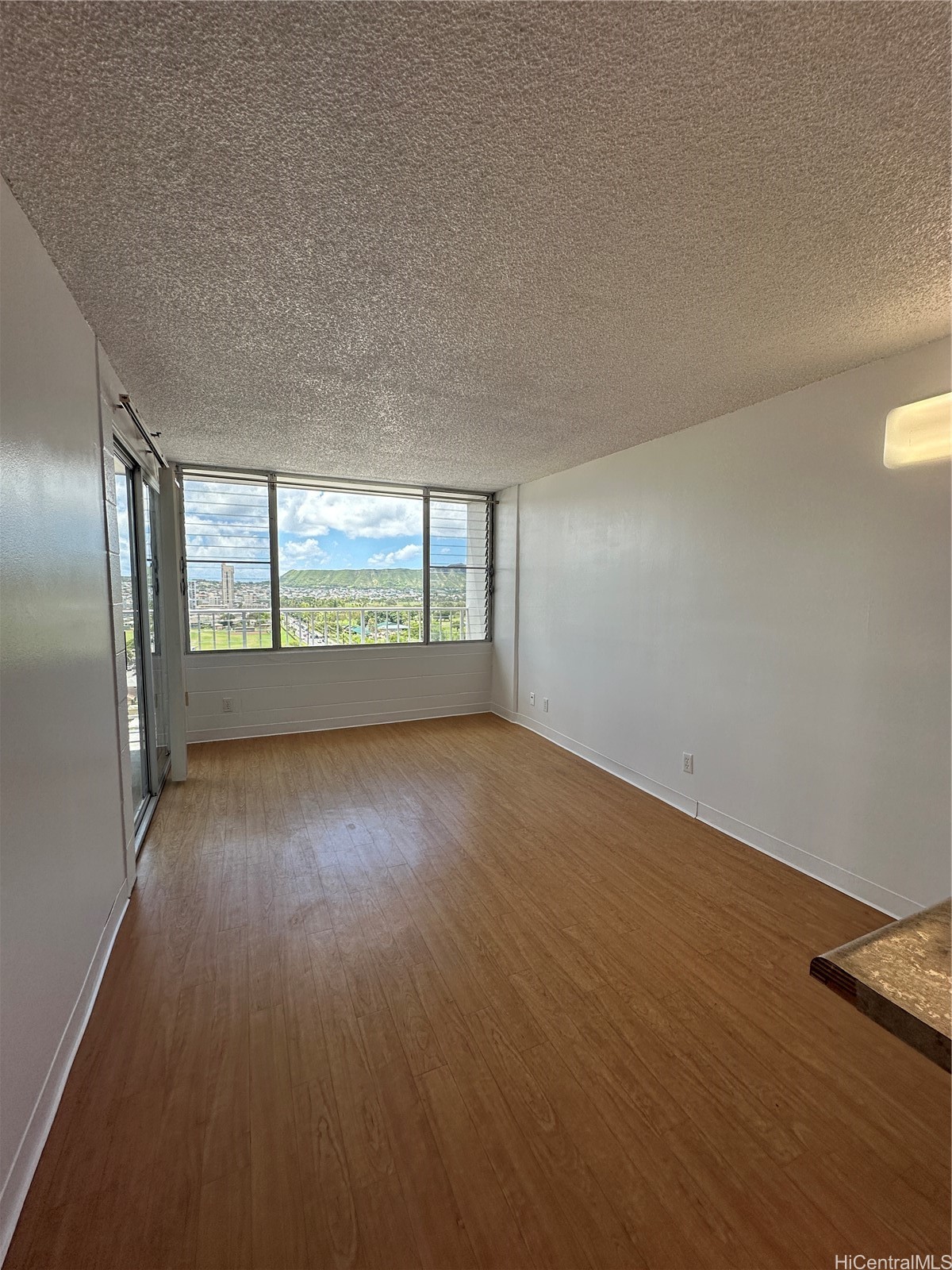 2542 Date Street 1004