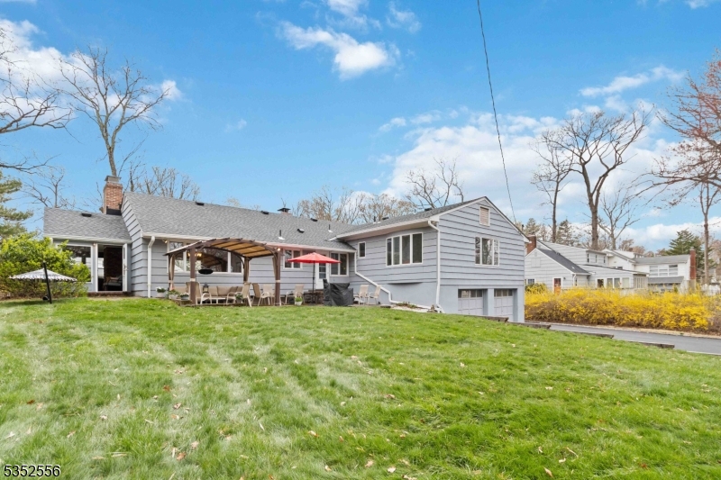 18 Oak Park Dr