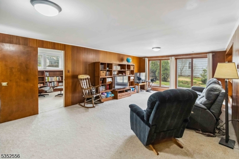18 Oak Park Dr