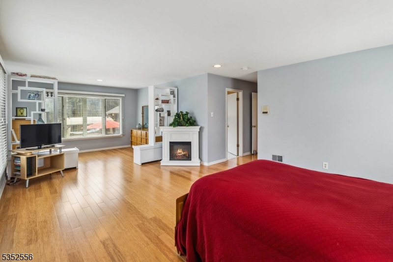 18 Oak Park Dr