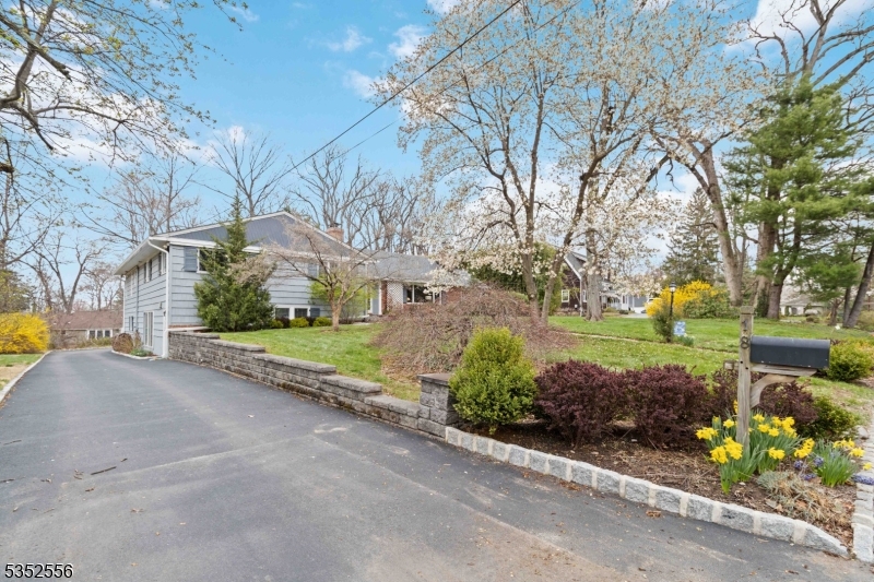 18 Oak Park Dr