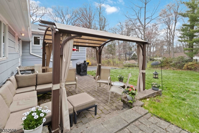 18 Oak Park Dr