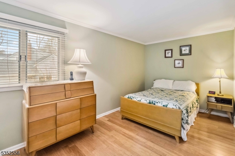 18 Oak Park Dr