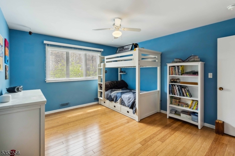 18 Oak Park Dr