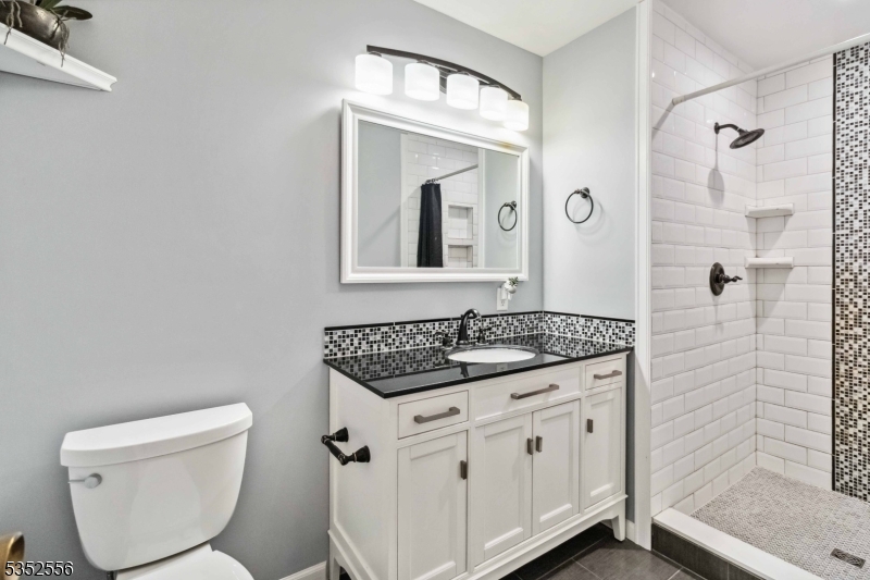 18 Oak Park Dr